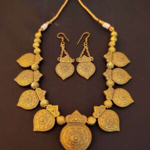 Antique Gold Drop Shape Pendants Choker Necklace Set