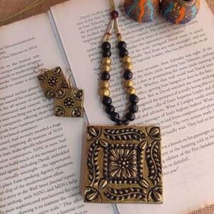 Black & Antique Gold Square Terracotta Pendant Set