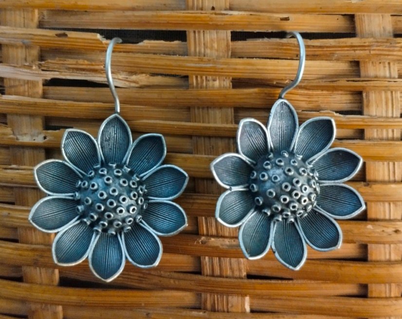 Flower Shape with Centre Honey Comb