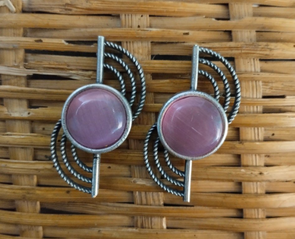 Reverse S with Stone