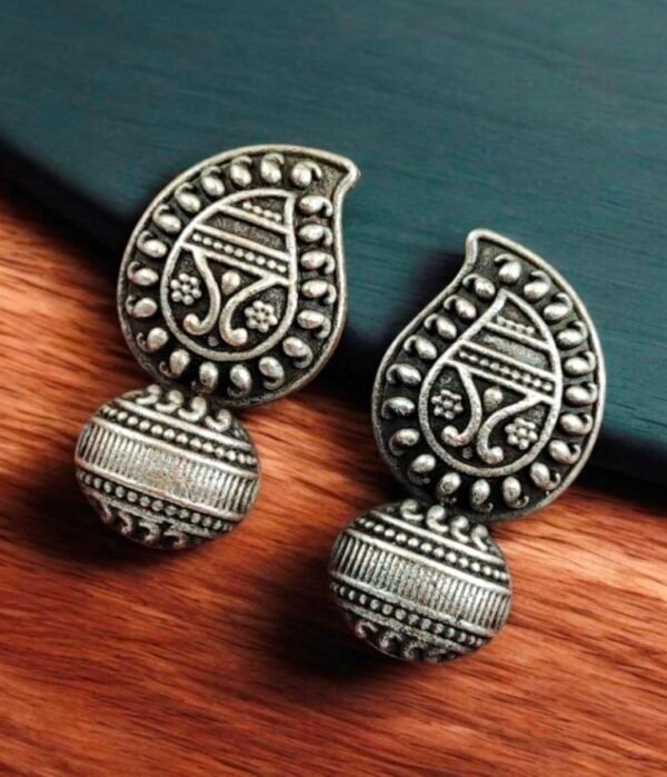 Koyree Shape Metal Stud Earrings