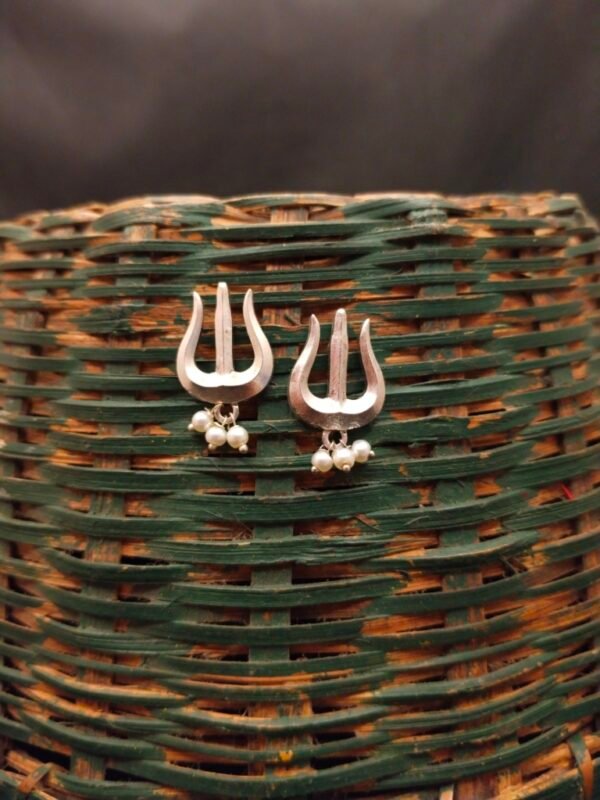 Trishul Metal Studs